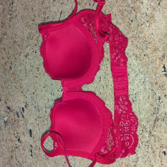 LIKE NEW Victoria's Secret Lace Bra - Picture 3 of 6